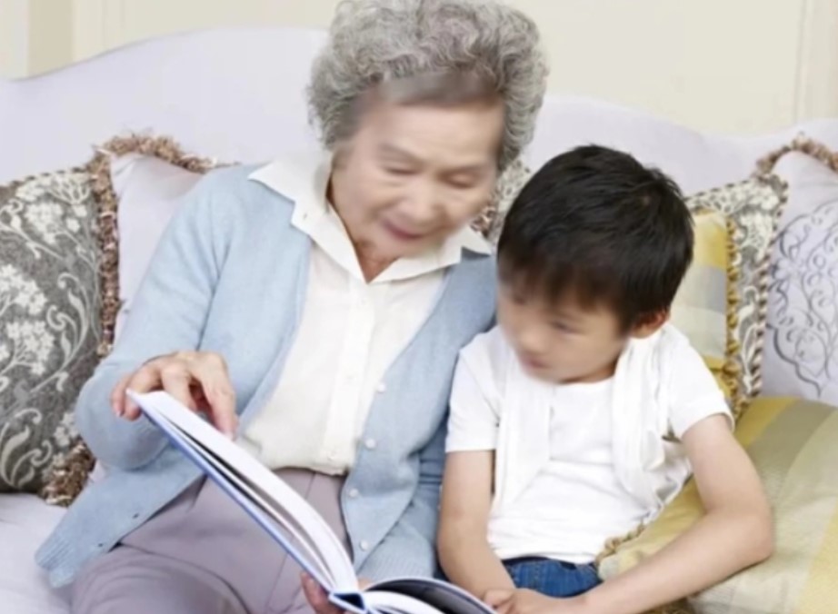 Dẫn con riêng tới nhà bạn trai chơi, cả ngày đều rất vui vẻ cho tới khi tôi về thì mẹ chồng tương lai thủ thỉ sẽ cho 300 triệu