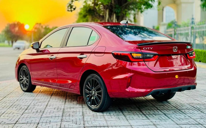 Sau 3 năm sử dụng, Honda City bản 'full' lên sàn xe cũ với giá bao nhiêu?