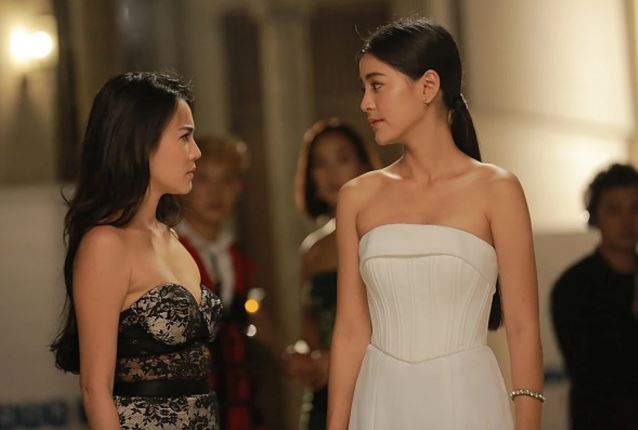 Bồ của chồng tới tận nhà yêu cầu vợ ly hôn, nhưng vừa nghe màn giới thiệu đầy kịch tính của chủ nhà, ả tím mặt lập tức quay về thẳng