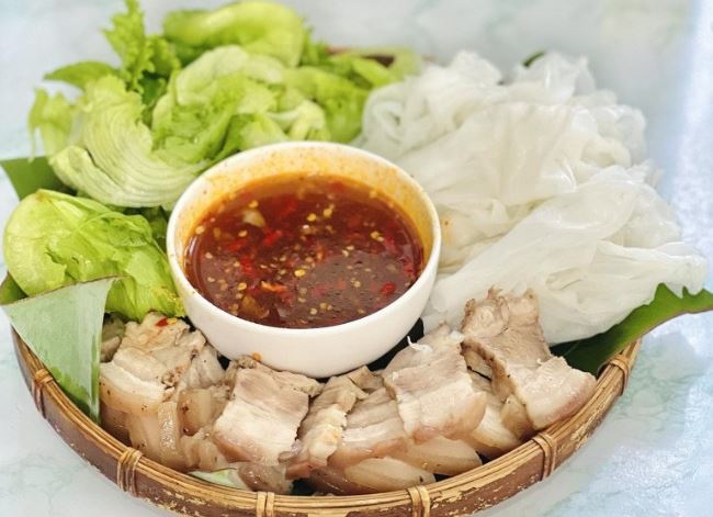 Cách làm bánh ướt thịt heo đơn giản, thanh mát mà ngon cho cuối tuần của mẹ đảm Sài Gòn