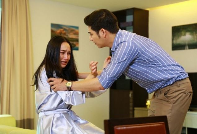 Một nách 3 con mẹ chồng vẫn ép nhận con nuôi, 5 năm sau sự thật được phơi bày