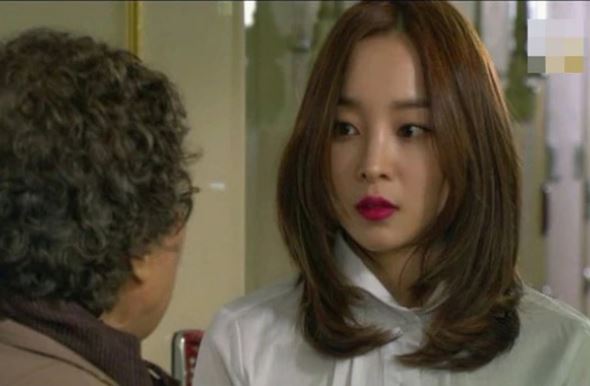 Trong tiệc đầy tháng con trai, bố mẹ chồng tặng cháu sổ tiết kiệm cả 100 triệu, nhưng lại nói 1 câu khiến nàng dâu phải suy nghĩ đến quyết định ly hôn