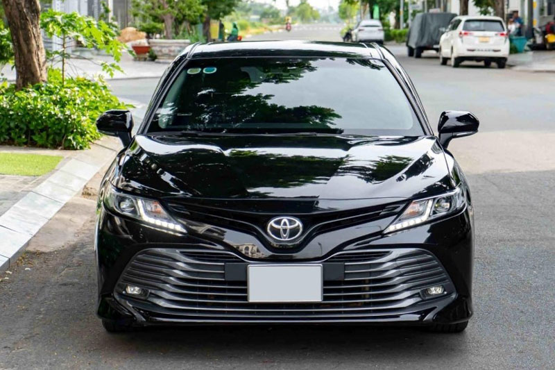 Bất ngờ giá rao bán của Toyota Camry chạy lướt 3 năm tại Việt Nam