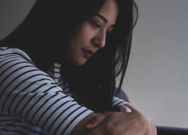 Cầm 200 triệu đứng trước giường bệnh của bố chồng với ý định trả cho ông đi chữa bệnh, không ngờ ông xua tay nói một câu khiến vợ chồng tôi nước mắt đầm đìa