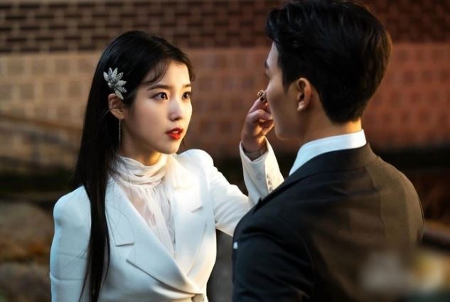 Thấy tôi mua ô tô cho em ruột, cậu em chồng cũng lăn ra ăn vạ đòi mua cái đẹp hơn khiến gia đình 2 bên suýt ẩu đả