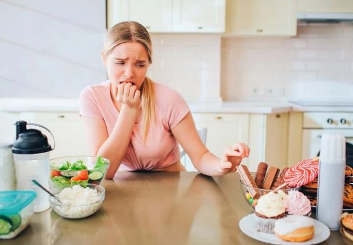 6 thực phẩm khiến xương ngày một yếu hơn