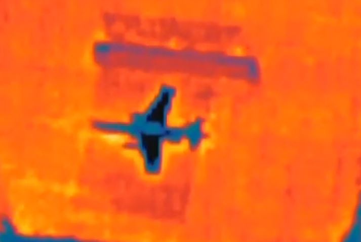 UAV Nga lao thẳng xuống mục tiêu, cường kích Su-25 Ukraine nổ như "cầu lửa"