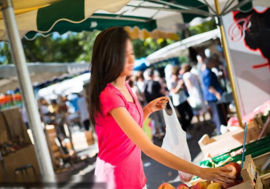 Khi biết gia đình tôi mỗi tháng chi tiêu hết 4 triệu cho 5 người, chị hàng xóm nhận xét một câu mà tôi kinh hồn 