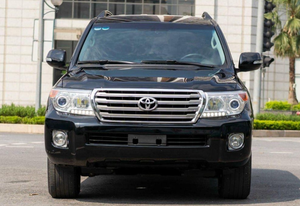 ‘SUV chủ tịch’ Toyota Land Cruiser lăn bánh 9 năm mất giá gần 1 nửa