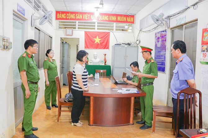 L&#x1EEB;a m&#x1B0;&#x1EE3;n ti&#x1EC1;n gi&#x1EA3;i ch&#x1EA5;p r&#x1ED3;i chi&#x1EBF;m &#x111;o&#x1EA1;t g&#x1EA7;n 1 t&#x1EF7; &#x111;&#x1ED3;ng