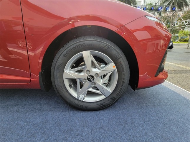 Cận cảnh Hyundai Accent 2024 vừa trình làng thị trường Việt Nam ảnh 16