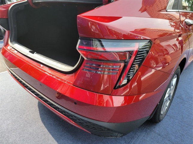 Cận cảnh Hyundai Accent 2024 vừa trình làng thị trường Việt Nam ảnh 21