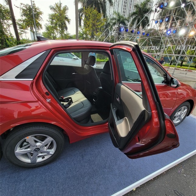 Cận cảnh Hyundai Accent 2024 vừa trình làng thị trường Việt Nam ảnh 23