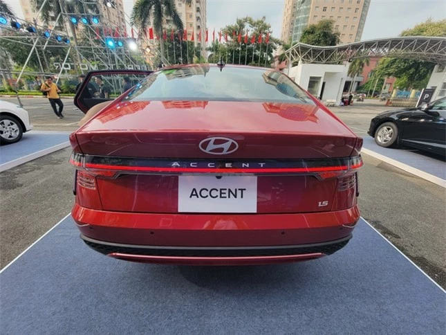 Cận cảnh Hyundai Accent 2024 vừa trình làng thị trường Việt Nam ảnh 6