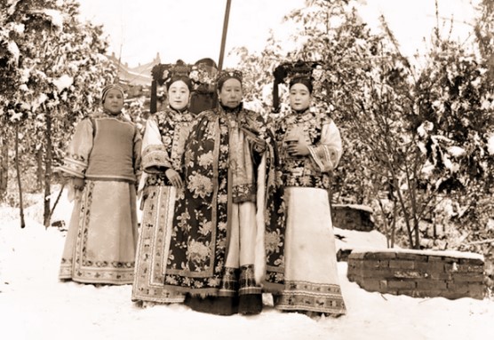 Loạt ảnh hiếm "bóc trần" nhan sắc thái giám và cung nữ thời phong kiến và những khái niệm chức vụ trong hoàng cung ít ai biết