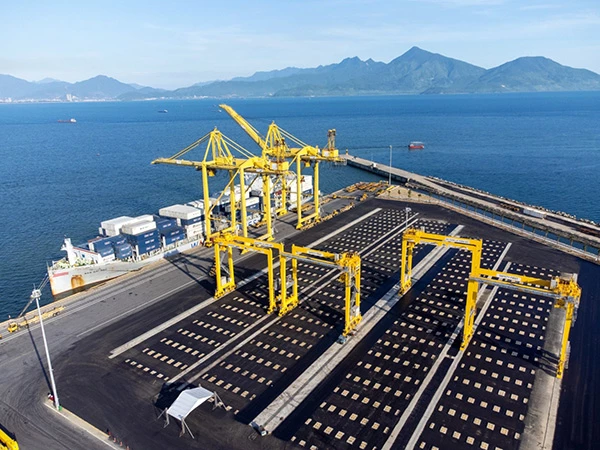 Khu bãi sau cầu cảng số 4, 5 bến cảng Tiên Sa do Công ty CP Cảng Đà Nẵng làm chủ đầu tư được chính thức đưa vào khai thác ngày 13/6.