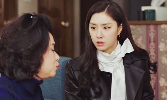 Bỏ lỡ đám cưới cô em chồng để dự lễ thăng chức, mẹ chồng đay nghiến tôi suốt nửa năm trời