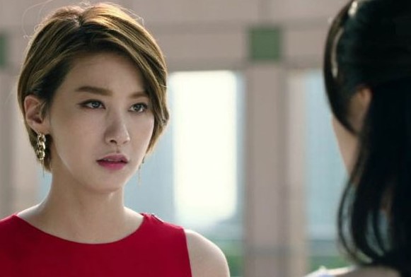 Chị dâu đột ngột đưa lại cuốn sổ đỏ và dắt con trai rời đi, lý do chị ấy đưa ra làm tôi giật mình