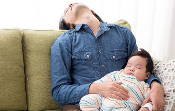 Chồng hớn hở ''để anh trông con giúp em'', vợ đáp trả một câu xanh rờn khiến chồng tím tái, giật mình thon thót