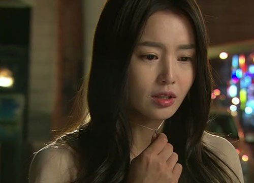 Đang ăn cơm, em dâu tương lai bất ngờ khoe sợi dây chuyền được chồng tặng, để rồi một loạt bí mật sau đó bị lộ tẩy