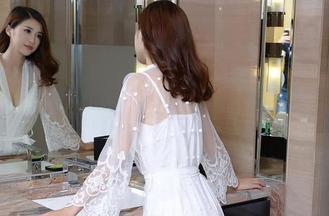 Em hàng xóm có sở thích mặc đồ ngủ xuyên thấu ra "phơi nắng", chồng tôi cà khịa một câu làm em xấu hổ phải dọn đi