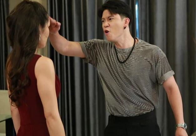 Ngày em chồng dẫn bạn trai về chơi nhà, mẹ tức đến mức bật khóc, còn chồng tôi nóng mặt cầm chổi đuổi đi