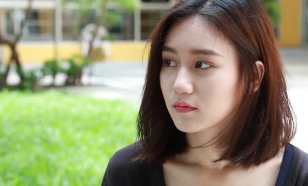 Nhìn bố chồng bưng mâm cơm ở cữ lên phòng cho con dâu, tôi bật khóc nức nở vì ân hận