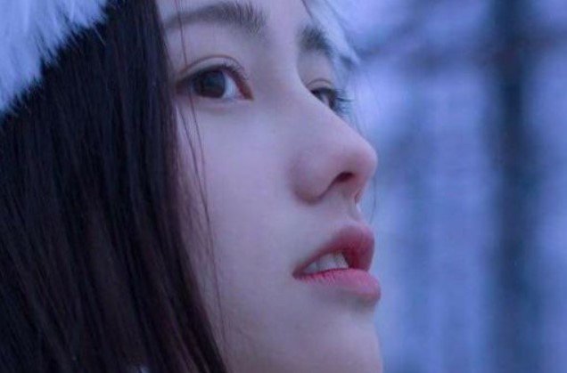 Thấy chị dâu tương lai ăn mặc xuề xòa, tôi thất vọng vô cùng cho tới khi tình cờ nghe được cuộc điện thoại "làm ăn" của chị