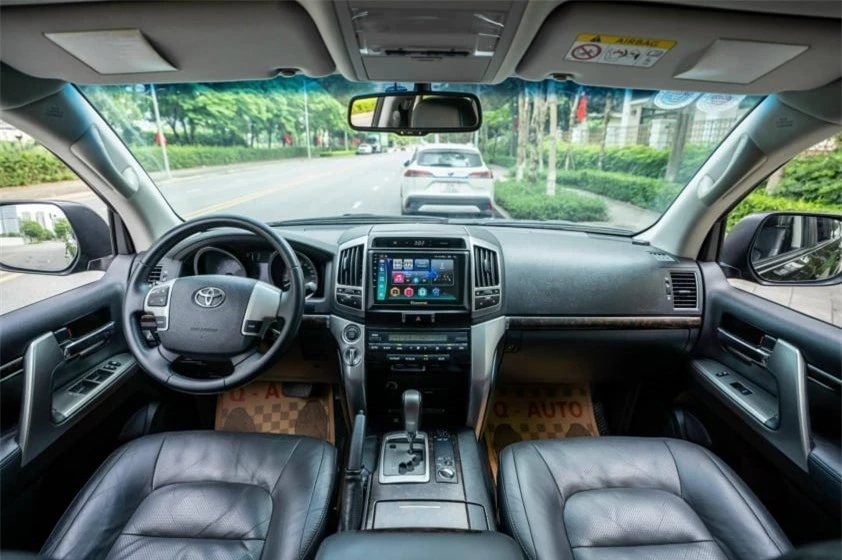 ‘SUV chủ tịch’ Toyota Land Cruiser 2015 lăn bánh 9 năm mất giá gần 1 nửa 479740