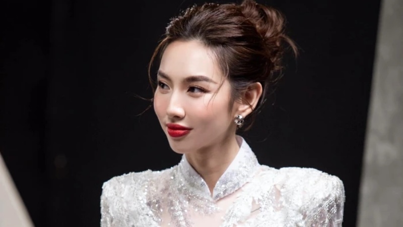 Hoa hậu Thuỳ Tiên báo tin vui, trở thành Thạc sĩ ở tuổi 26