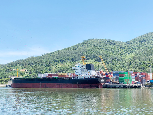 Cảng Sơn Trà lần đầu tiên tiếp nhận tàu trên 18.000DWT