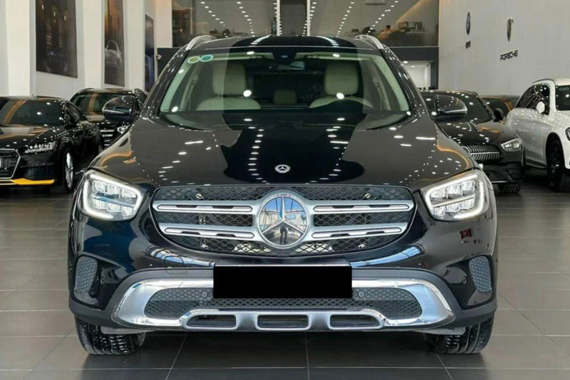 Mercedes-Benz GLC 200 sử dụng 3 năm trượt giá ngang Hyundai Creta