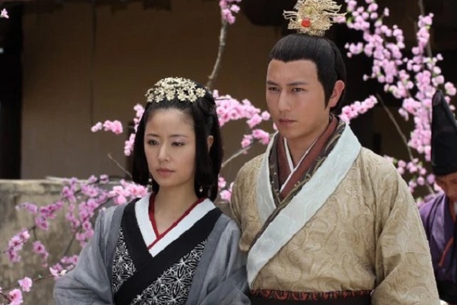 Cung nữ thấp hèn vì viết sai một chữ mà trở thành hoàng hậu, xây dựng gia tộc hưng thịnh 800 năm