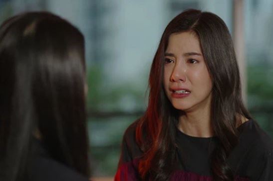 Đêm đêm nghe tiếng khóc nên mẹ chồng đã lắp camera giấu kín và tôi đau đớn phát hiện bí mật của em gái tôi