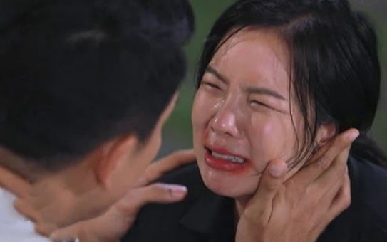 Nửa đêm em chồng xách một cái túi đến nhà tôi, vừa ngó nhìn, tôi đã giật mình run sợ