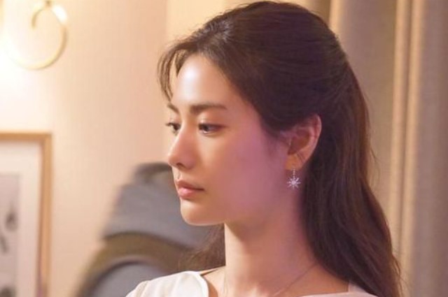 Biết tin vợ chồng tôi định bán đất, chị dâu vội vã sang mua, nghe số tiền chị đưa ra mà tôi thất kinh