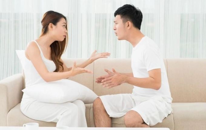 V&#x1EEB;a d&#x1ECD;n c&#x1A1;m ra, ch&#x1ED3;ng &#x111;&#xE3; v&#x1ED9;i v&#xE3; h&#x1ED1;i th&#xFA;c &#x111;&#x1EBF;n nh&#xE0; em ch&#x1ED3;ng c&#xF3; vi&#x1EC7;c g&#x1EA5;p, &#x111;&#x1EBF;n n&#x1A1;i, t&#xF4;i ho&#x1EA3;ng lo&#x1EA1;n khi th&#x1EA5;y khu&#xF4;n m&#x1EB7;t c&#x1EE7;a c&#xF4; &#x1EA5;y