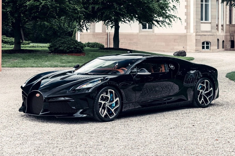 Bugatti La Voiture Noire đứng thứ 2.