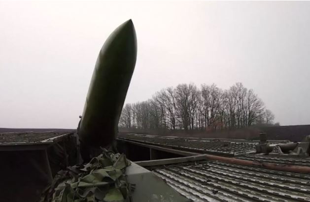 Cách Iskander-M biến Su-27, S-300 thành con mồi