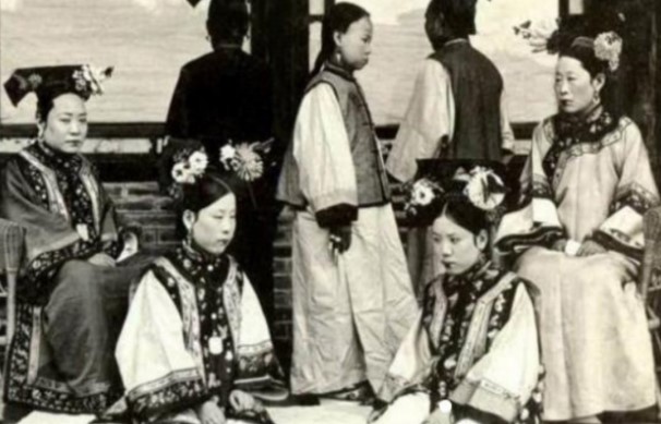 Thanh triều diệt vong, tại sao cung nữ rất ít người dám lấy chồng? Phổ Nghi tiết lộ 1 nguyên nhân quan trọng