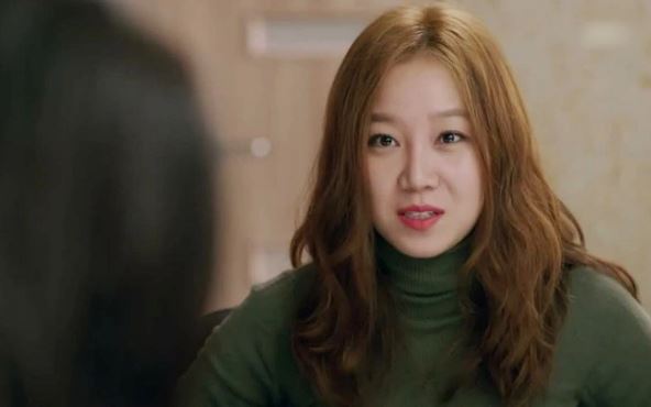 Em chồng ở nhà lười như hủi, 1h chiều mới ngủ dậy còn bịa chuyện điêu ngoa khiến tôi bị bố chồng mắng té tát