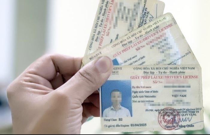 Người dân gặp khó khăn khi cấp đổi giấy phép lái xe qua mạng