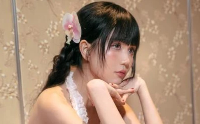 Ngọc Trinh khác lạ, hóa nàng thơ trong bộ ảnh mới