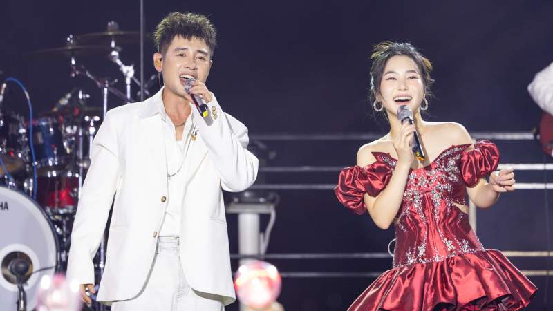 Hoàng Hải - Hương Tràm: Lần đầu tiên song ca giữa biển trời Hạ Long