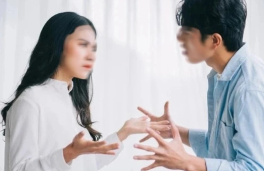 Chồng nói có 1,5 tỷ làm nhà, nhưng vừa xây xong phần móng thì đã nợ đầm đìa, khi chủ nợ đến đòi, anh liền lộ âm mưu đê hèn