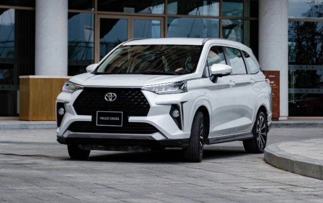 Giá xe Toyota Veloz Cross tháng 6/2024