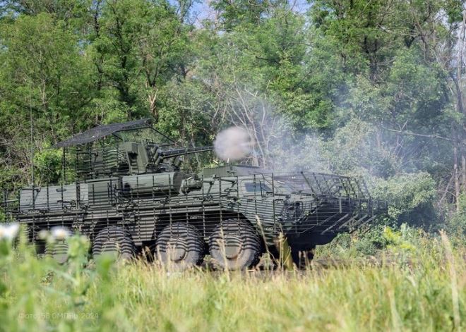 Thiết giáp BTR-4 của Ukraine thể hiện uy lực đáng gờm