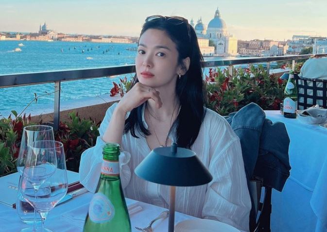 Loạt ảnh đời thường tuổi 43 của Song Hye Kyo khiến nhiều người ngỡ ngàng về nhan sắc mỹ nhân hàng đầu Hàn Quốc