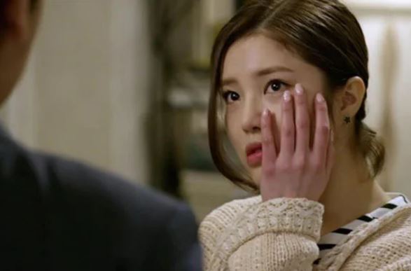 Em dâu đi biệt tự nhiên về quê nhận chăm bố chồng, nửa đêm thấy ả lén lút cùng 1 tờ giấy trên tay mà tôi tức giận đuổi tống khỏi nhà