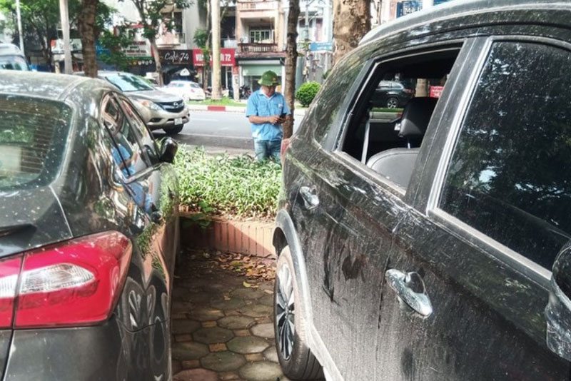 Điều tra vụ hàng loạt xế hộp bị đập kính trong đêm ở Hà Nội